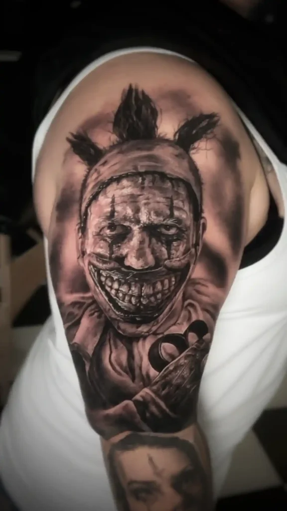 Tatuajes para la «Spooky Season»: diseños de miedo que no pasan de moda 17